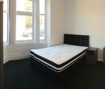 Flat 1, Room 1 - Photo 2