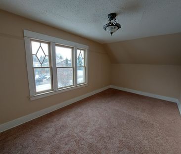 2 Bedroom Home Downtown! - Photo 5