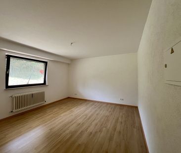 Zwei-Zimmer-Souterrain-Wohnung mit neuer Einbauküche - Foto 1
