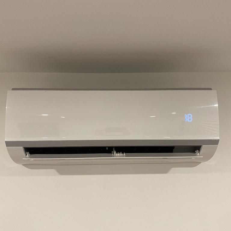 LUMINEUX ET SPACIEUX 4 1/2 DISPONIBLE LE 1ER FÉVRIER OU LE 1ER MARS 2026. - Photo 1