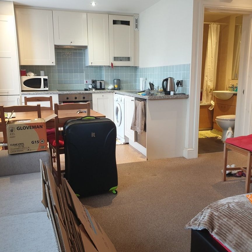 Studio Flat, Winchester Road, SO16 - Photo 1