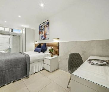 3 bedroom flat in London - Photo 3