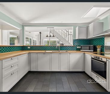 Versatile family living in a convenient setting - Photo 6
