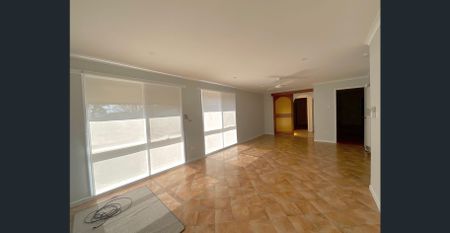 Large Brick 3 Bedroom Home with double garage - Photo 3