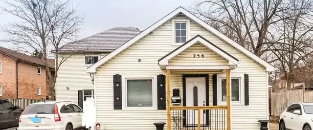 Dunlop Street West 256 | 256 Dunlop St West, Barrie - Photo 1