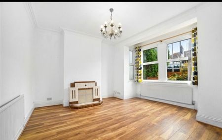 4 Bed Semi-Detached House, Woodstock Avenue, NW11 - Photo 5