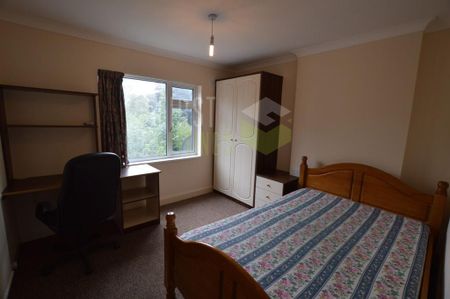 4 bedroom semi-detached house to rent - Photo 2