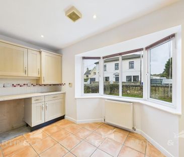 3 bedroom end of terrace house to rent - Photo 2