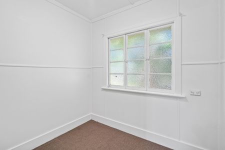 69 Mount Gravatt Capalaba Road, Upper Mount Gravatt QLD 4122 - House For Rent | Domain - Photo 3