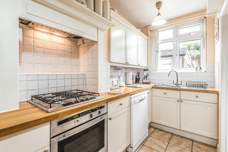 3 bedroom semi-detached house to rent - Photo 3