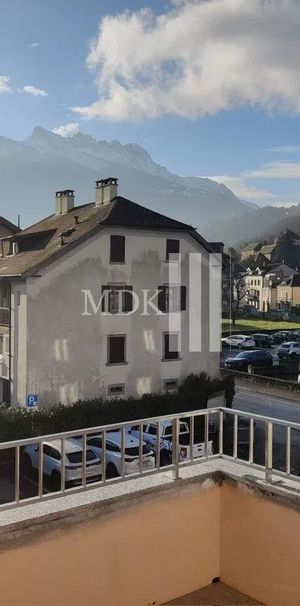 Renovated 4.5-room apartment for rent in Collombey - Foto 1