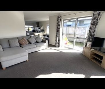Modern and Spacious In Papamoa! - Photo 3