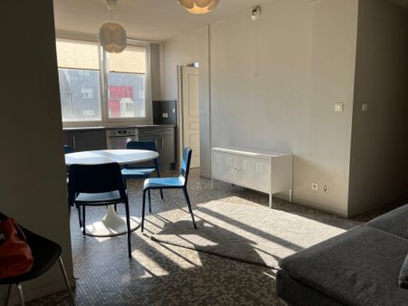 Location Grenoble - T3 meublé au 3ème étage avec ascenseur a proximité du tram C - Photo 3