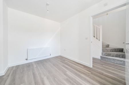 3 bedroom semi-detached house to rent - Photo 4