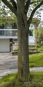 Semi-Detached Home For Lease | C8140344 - Photo 4