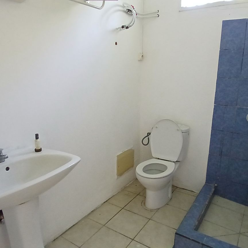 Location Maison 3 pièces 80m² STE ROSE 97115 - Photo 1