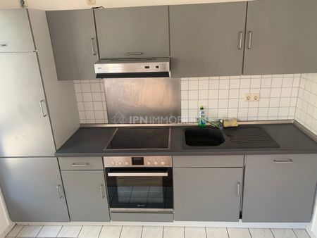 Helle Etagenwohnung mit EBK, Tageslicht-Duschbad und Balkon in der östlichen Altstadt - Photo 3