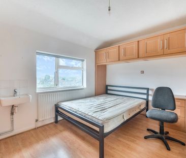 5 bedroom semi-detached house to rent - Photo 4