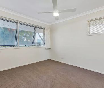 Townhouse in Prime Location! - Photo 6