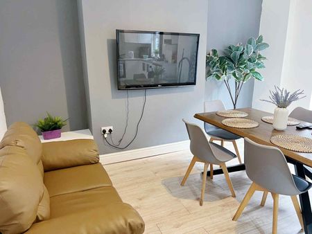 Room in a Shared House, Esmond Street, L6 - Photo 3
