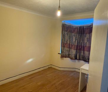 Single room close to romford station- £500 - Photo 3