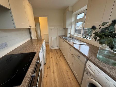 2 bedroom semi-detached house to rent - Photo 5