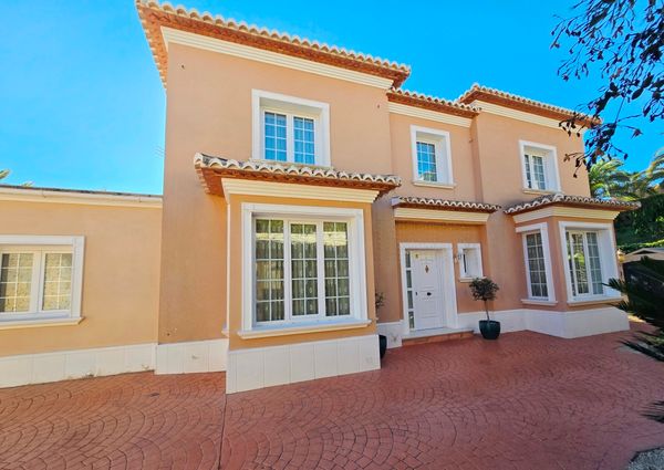 FOR RENT: SPACIOUS AND ELEGANT VILLA IN MORAIRA with 4 bedrooms for LONG TERM