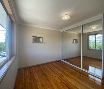 3 Bedroom Half House - Photo 3