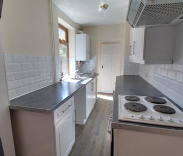 3 bedroom terraced house to rent - Photo 2