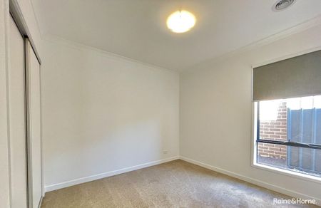 Beautiful 4 Bedroom house in Clyde! - Photo 4