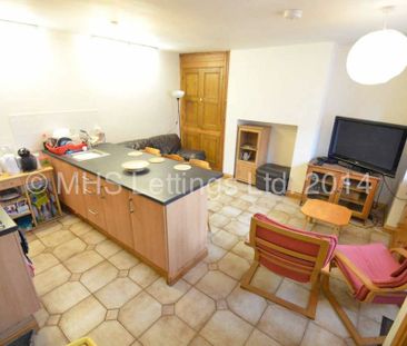 3 Bedroom Mid Terraced House for rent in Royal Park View - Photo 4