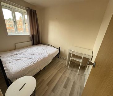 3 bedroom end of terrace house to rent - Photo 4