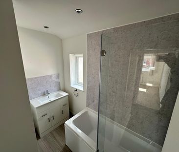 Superb 3 bedroomed terrace house to let with first floor bathroom, ... - Photo 2