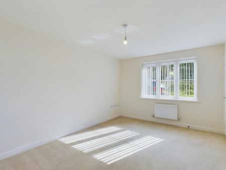 3 bedroom semi-detached house to rent - Photo 4