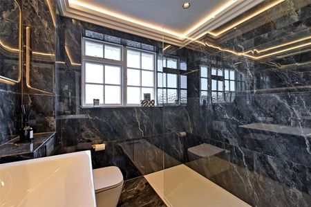 A completely refurbished and high-specification two double bedroom split level maisonette with situated close to local shops and restaurants. - Photo 4