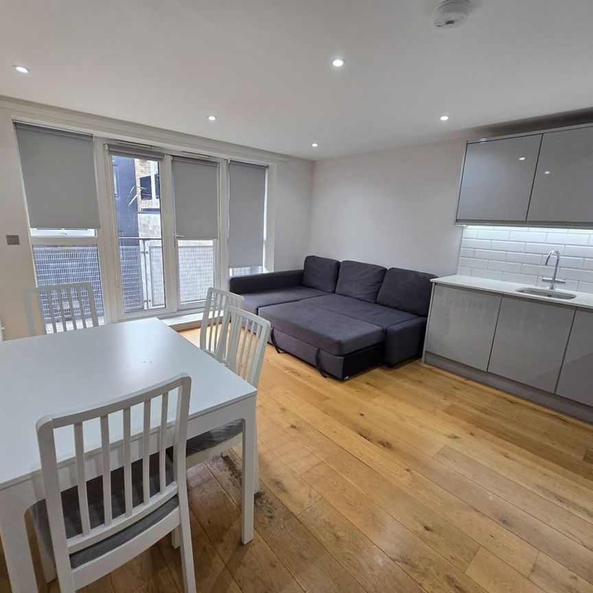 2 Bed Flat, Signal House, SE1 - Photo 1