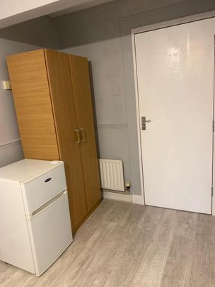 4 bedroom flat to rent - Photo 1