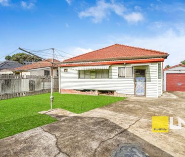 3 BEDROOM HOME WITH GARAGE - Photo 2
