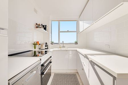 Oversized, newly renovated furnished one bedroom - Photo 2