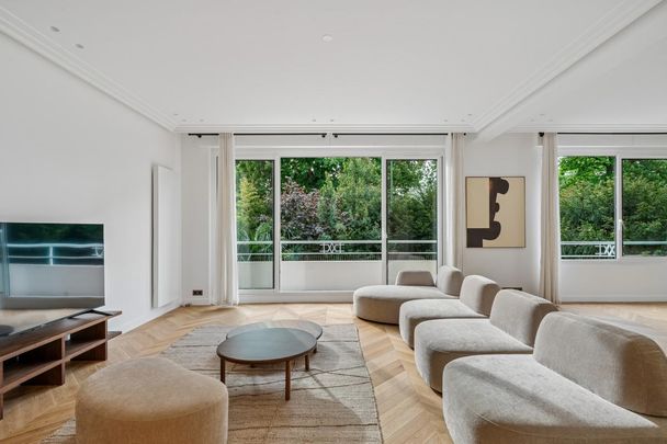 Location Appartement 6 pièces Meublé 212m² PARIS 16ème - Photo 1
