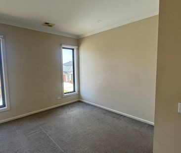 Perfect blend of comfort, convenience, and community at Truganina! - Photo 5