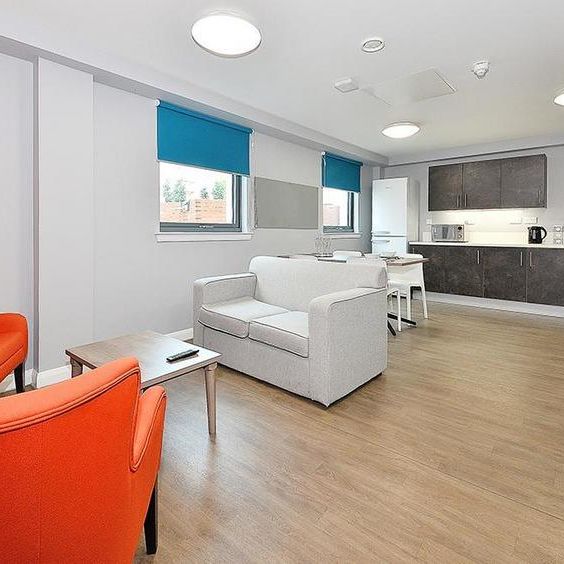 1 bedroom in a flat share to rent - Photo 1