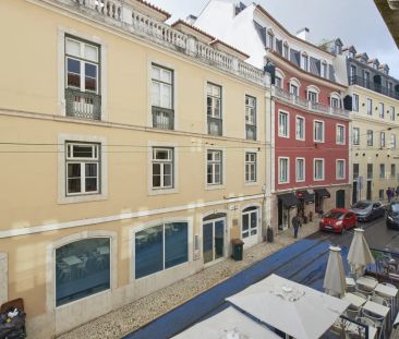 Room in a shared 8-bedroom apartment for rent in Lisbon. - Foto 6