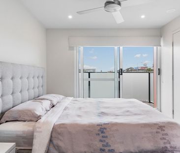 Charming 2-Bedroom Apartment - Photo 6