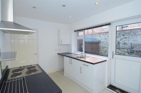 2 bedroom Flat To Let Total Size: 765 SQ FT - Photo 4