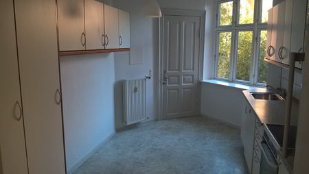 Smuk 5-vær med stuklofter og altan - Foto 3