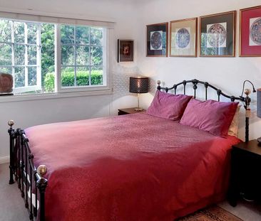 Charming Country Cottage in a Hidden Valley Retreat - Photo 2