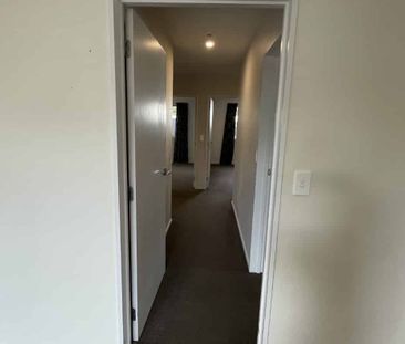 Gloucester awaits!! - Photo 4