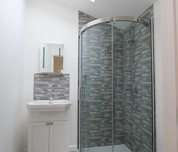 Woodview Road, Pangbourne. Quiet location, heart of the village. - Photo 5