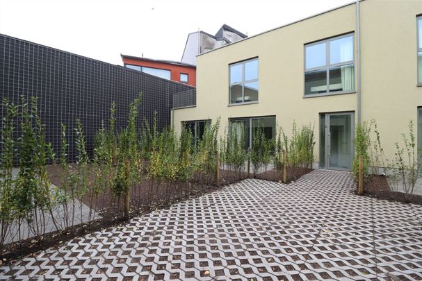 Gemeubelde trendy nieuwbouwwoning met autostaanplaats in Markgravewijk - Photo 1